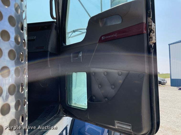 image for item DR7533 2006 Kenworth T800  dump truck