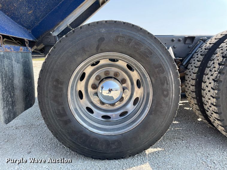 image for item DR7533 2006 Kenworth T800  dump truck