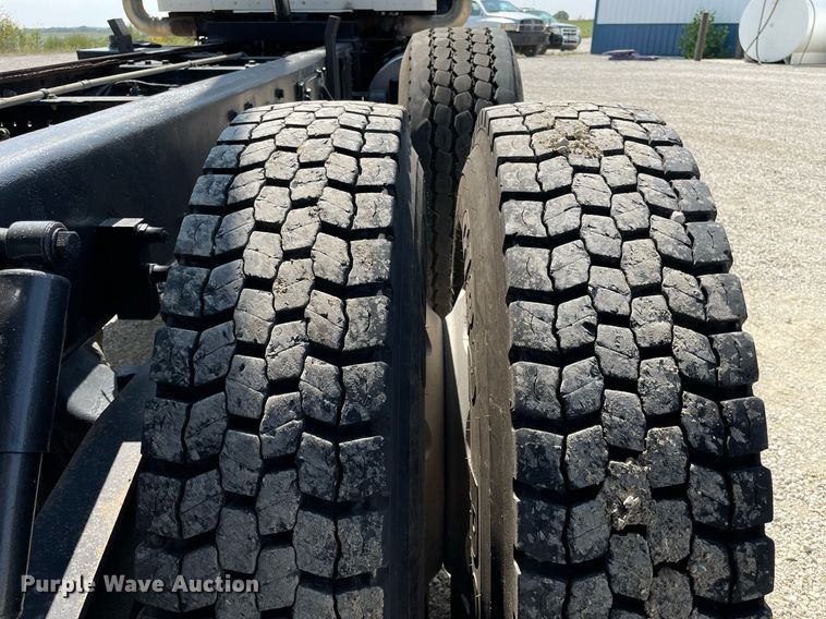 image for item DR7533 2006 Kenworth T800  dump truck