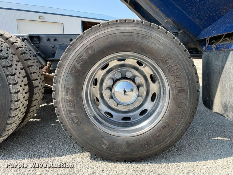 image for item DR7533 2006 Kenworth T800  dump truck