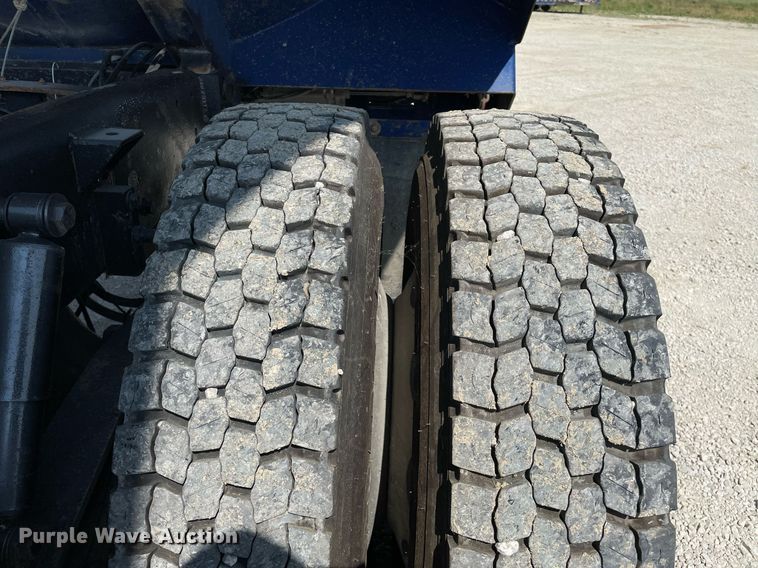 image for item DR7533 2006 Kenworth T800  dump truck