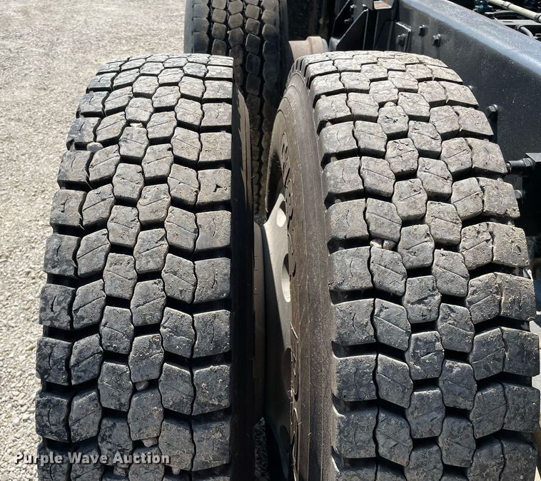 image for item DR7533 2006 Kenworth T800  dump truck