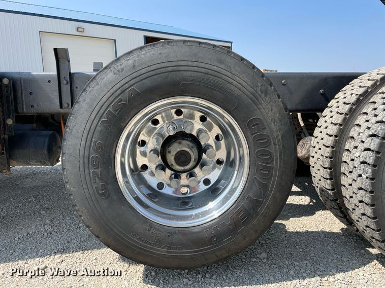 image for item DR7533 2006 Kenworth T800  dump truck