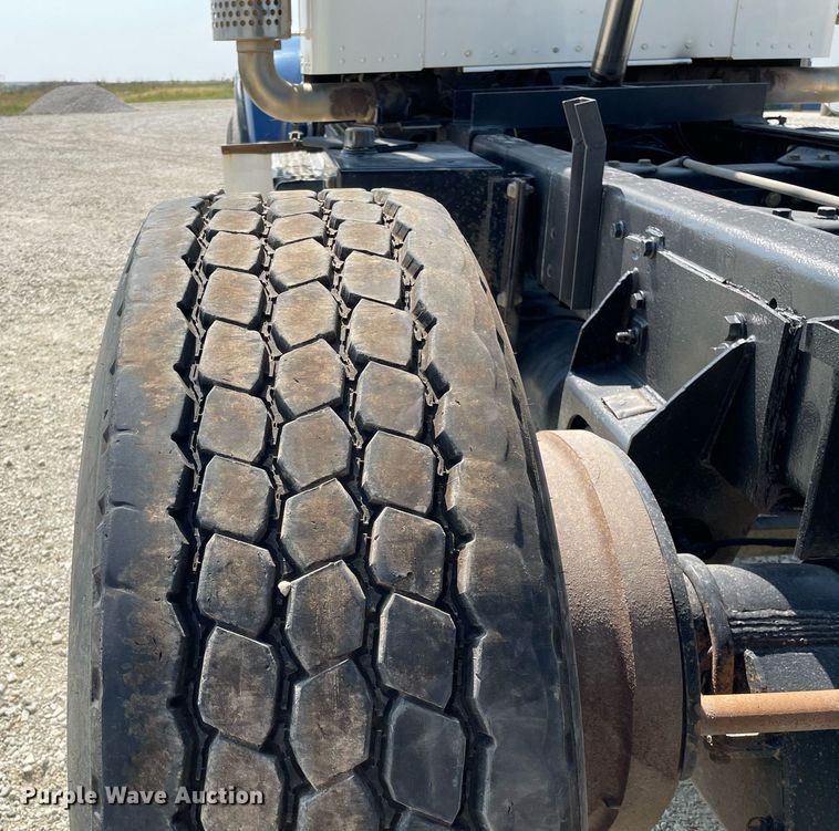 image for item DR7533 2006 Kenworth T800  dump truck