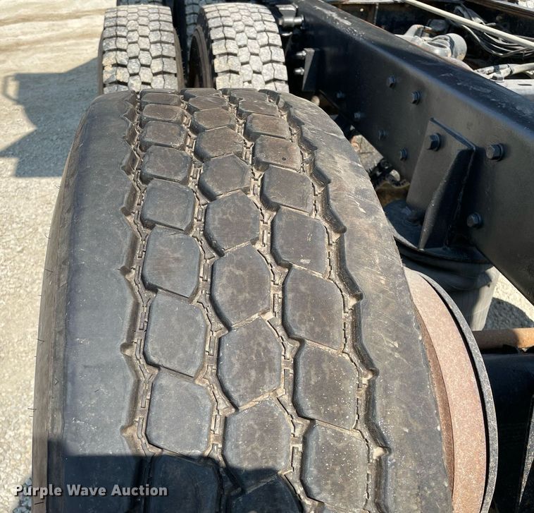 image for item DR7533 2006 Kenworth T800  dump truck