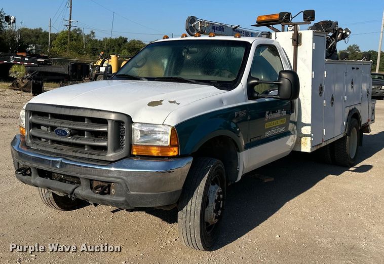 image for item DS2352 2001 Ford F550  utility / service truck