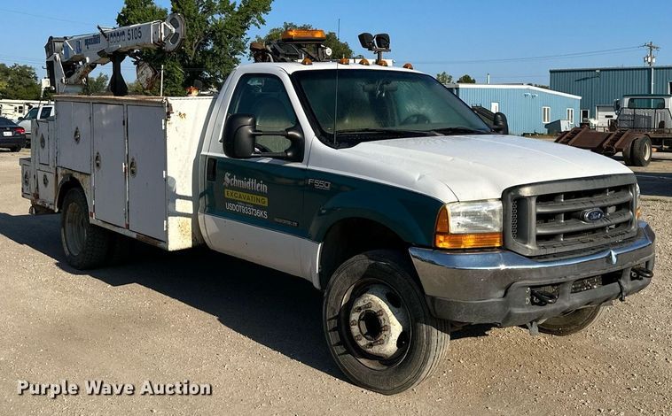 image for item DS2352 2001 Ford F550  utility / service truck