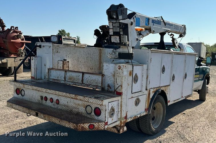 image for item DS2352 2001 Ford F550  utility / service truck