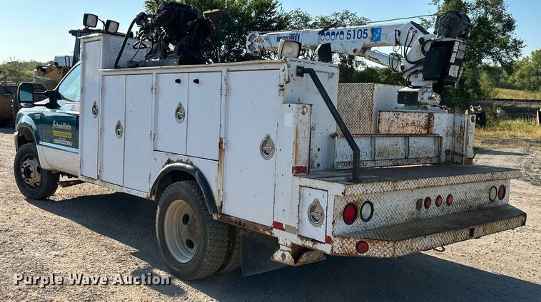 image for item DS2352 2001 Ford F550  utility / service truck