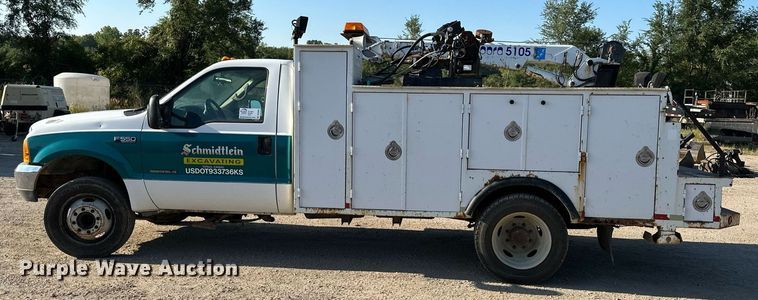 image for item DS2352 2001 Ford F550  utility / service truck