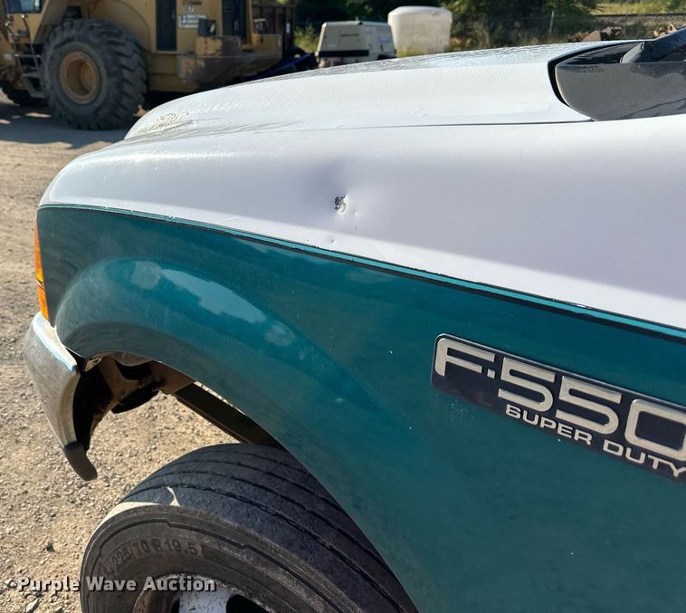 image for item DS2352 2001 Ford F550  utility / service truck