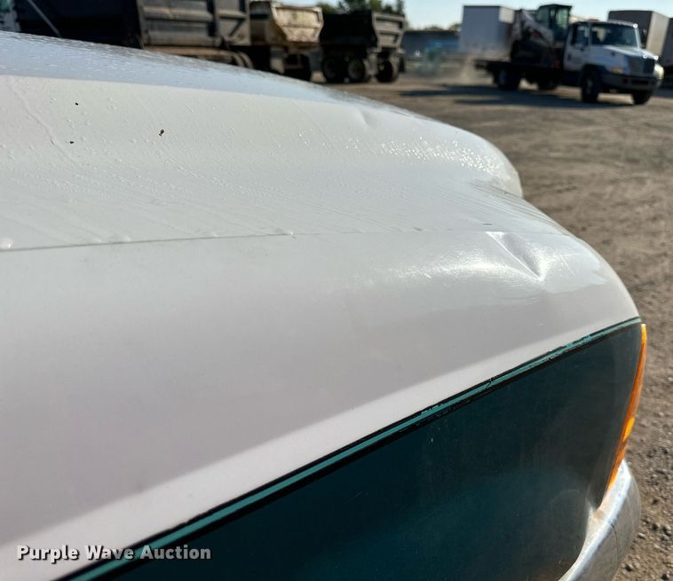 image for item DS2352 2001 Ford F550  utility / service truck