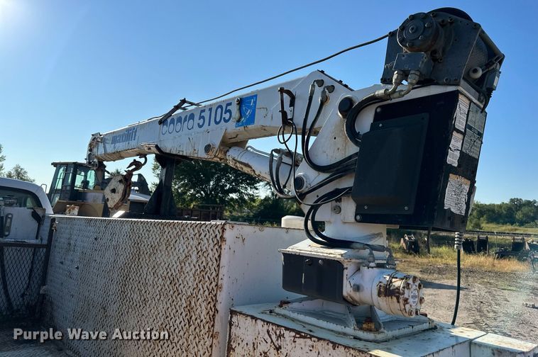 image for item DS2352 2001 Ford F550  utility / service truck