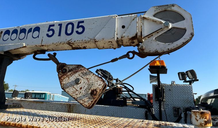 image for item DS2352 2001 Ford F550  utility / service truck