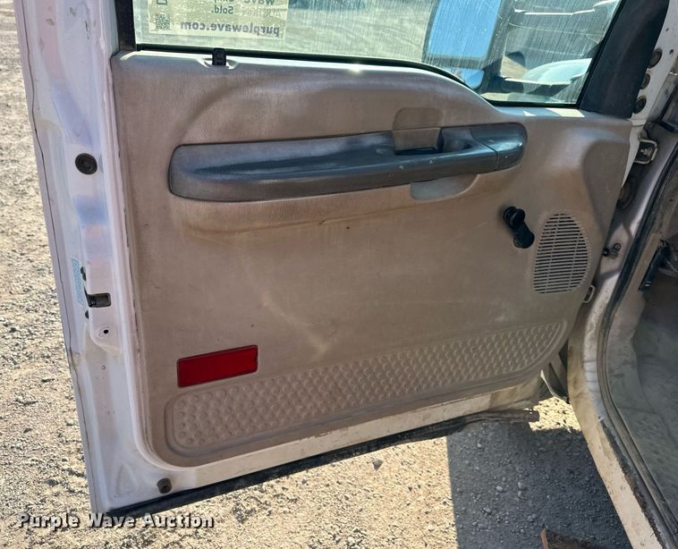 image for item DS2352 2001 Ford F550  utility / service truck