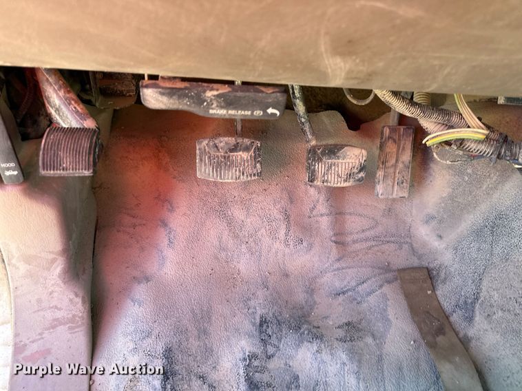 image for item DS2352 2001 Ford F550  utility / service truck