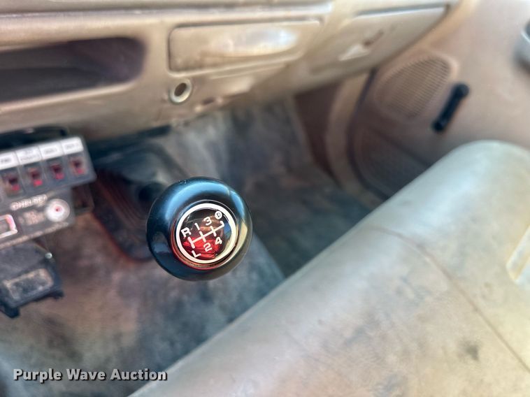 image for item DS2352 2001 Ford F550  utility / service truck