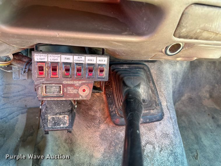 image for item DS2352 2001 Ford F550  utility / service truck