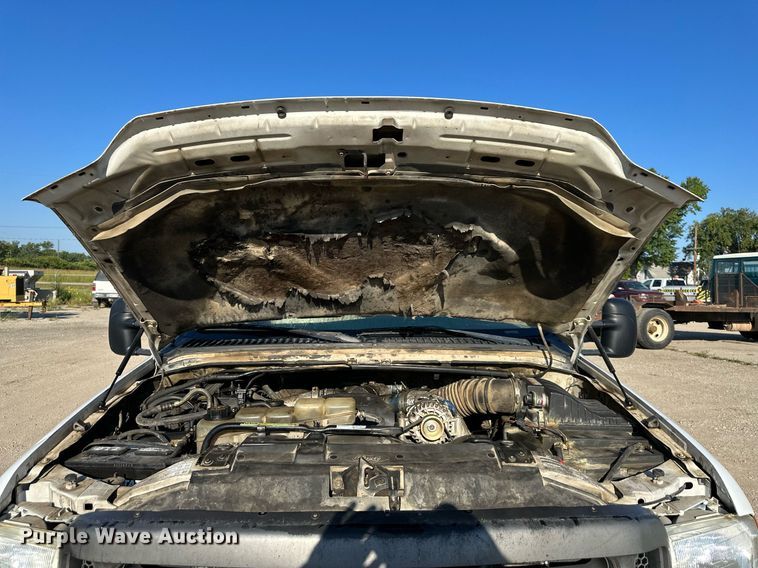 image for item DS2352 2001 Ford F550  utility / service truck