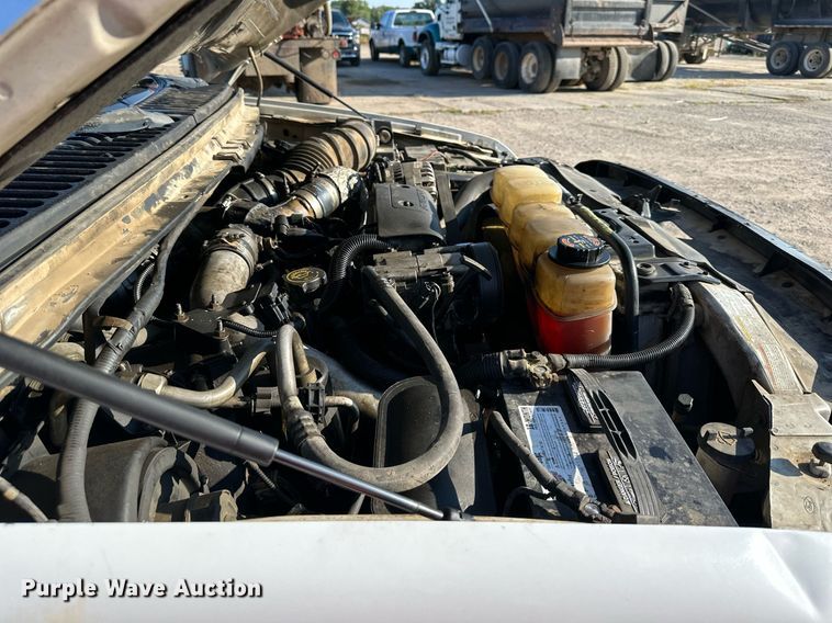 image for item DS2352 2001 Ford F550  utility / service truck