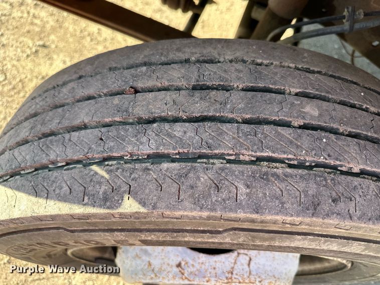 image for item DS2352 2001 Ford F550  utility / service truck