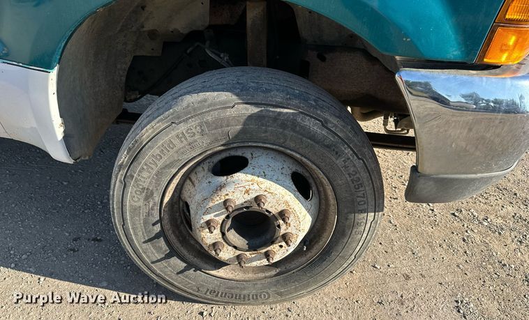 image for item DS2352 2001 Ford F550  utility / service truck