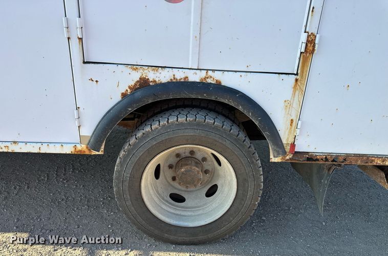 image for item DS2352 2001 Ford F550  utility / service truck