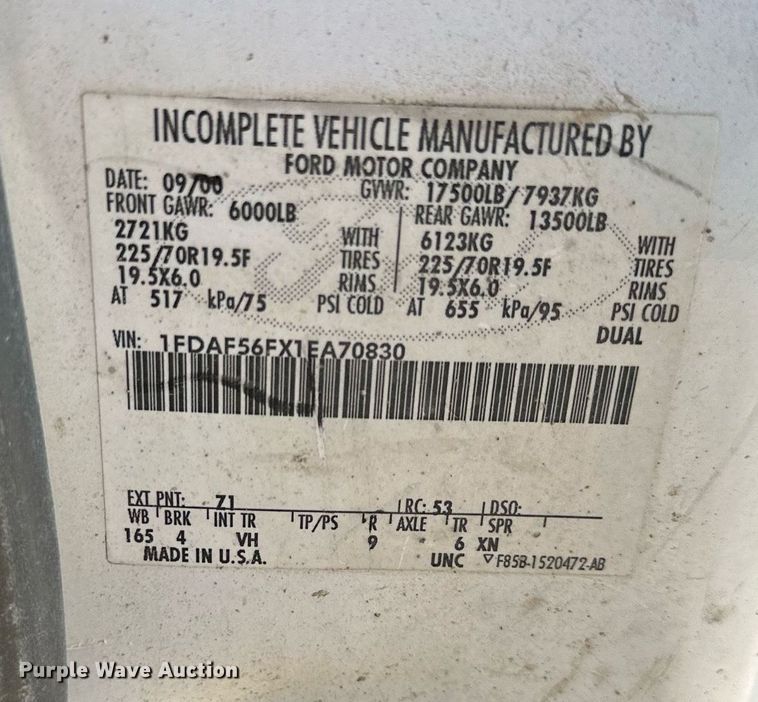 image for item DS2352 2001 Ford F550  utility / service truck