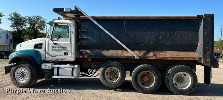 image for item DS2353 2005 Mack Granite  dump truck
