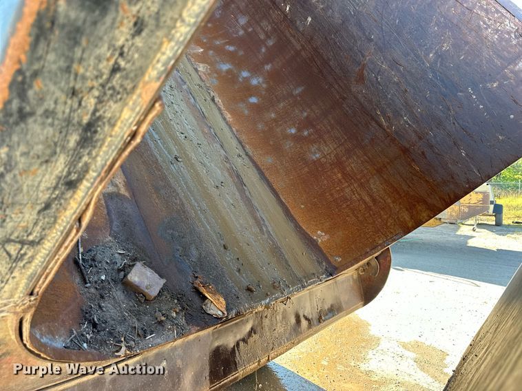 image for item DS2353 2005 Mack Granite  dump truck