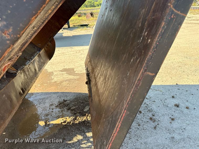 image for item DS2353 2005 Mack Granite  dump truck