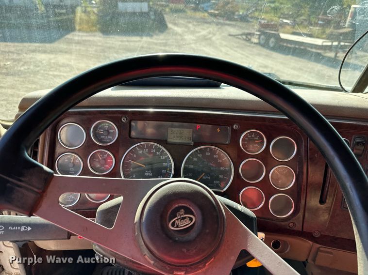 image for item DS2353 2005 Mack Granite  dump truck