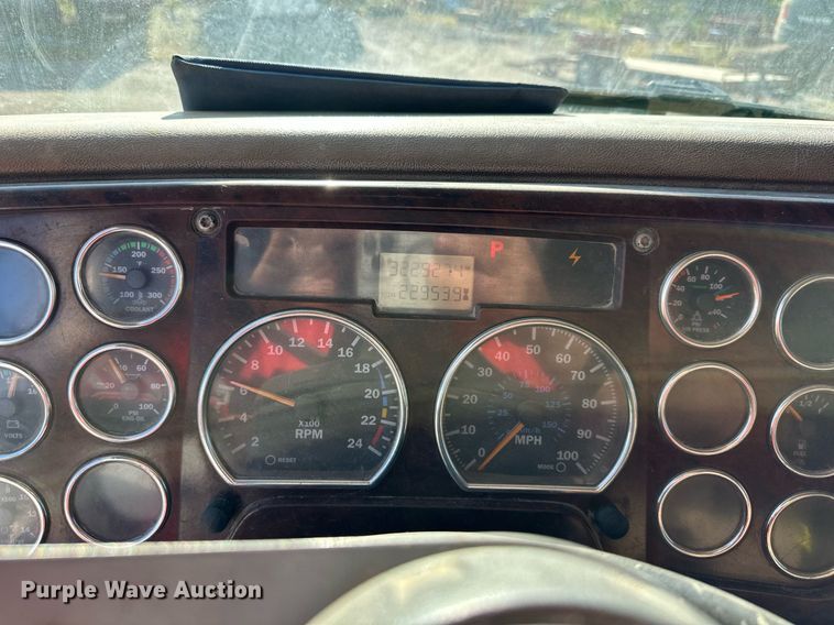 image for item DS2353 2005 Mack Granite  dump truck