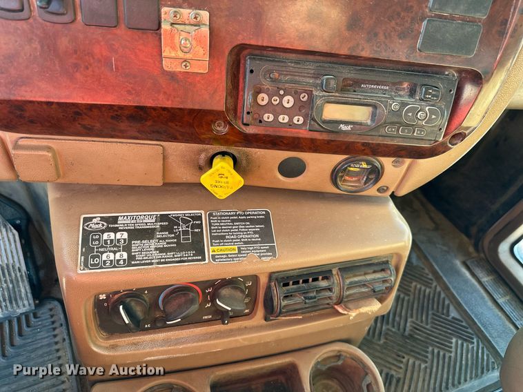 image for item DS2353 2005 Mack Granite  dump truck