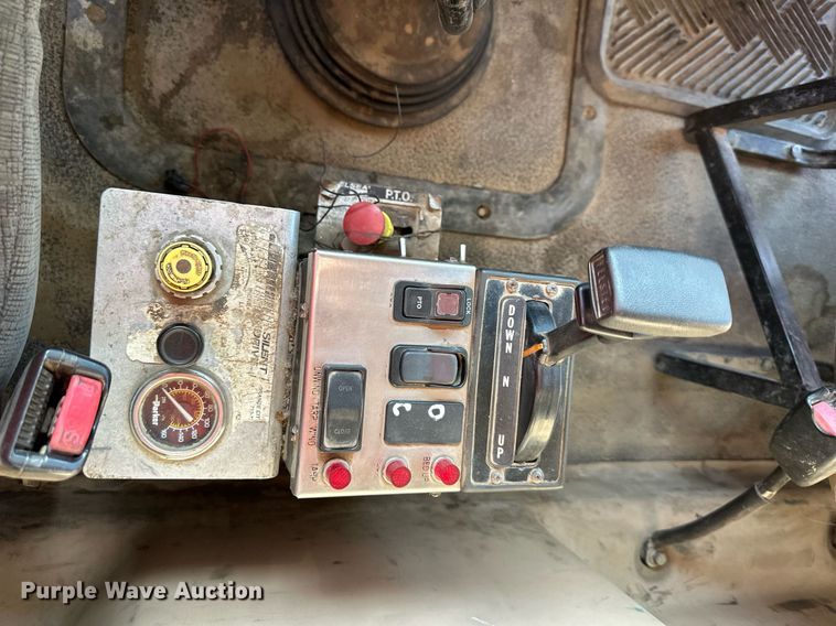 image for item DS2353 2005 Mack Granite  dump truck