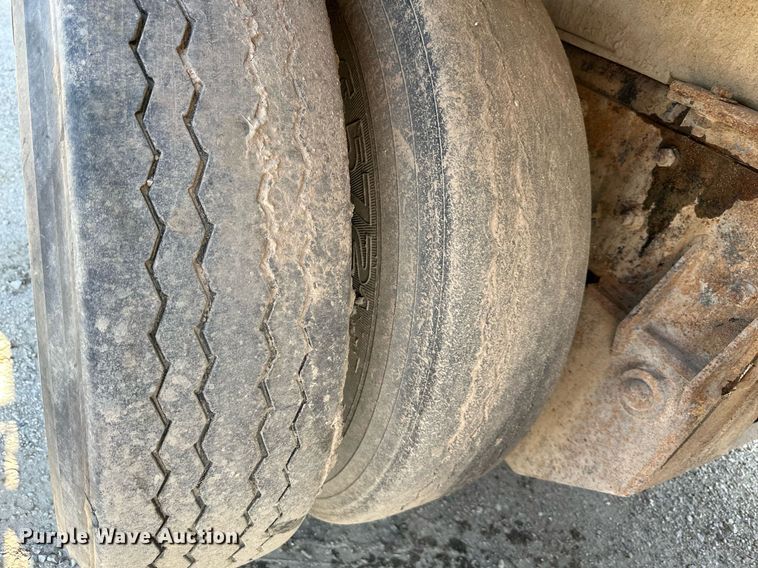 image for item DS2353 2005 Mack Granite  dump truck