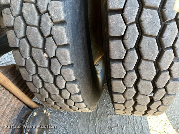 image for item DS2353 2005 Mack Granite  dump truck