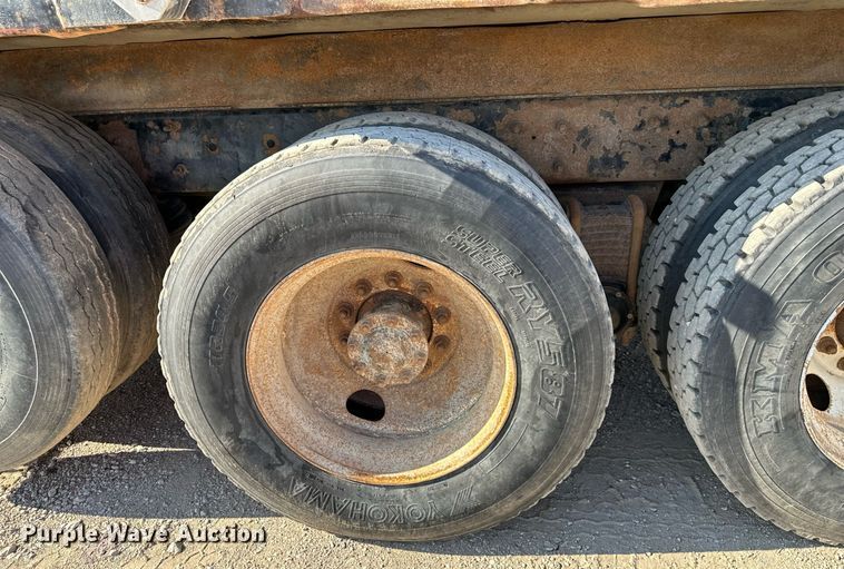 image for item DS2353 2005 Mack Granite  dump truck