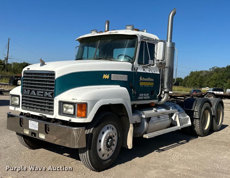 image for item DS2354 1998 Mack CH613  semi truck