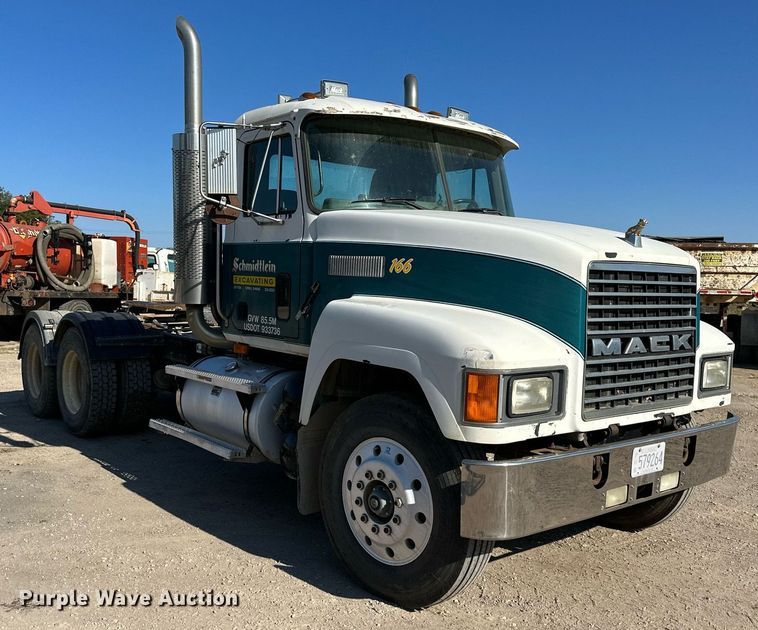 image for item DS2354 1998 Mack CH613  semi truck