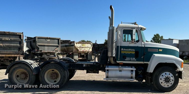 image for item DS2354 1998 Mack CH613  semi truck