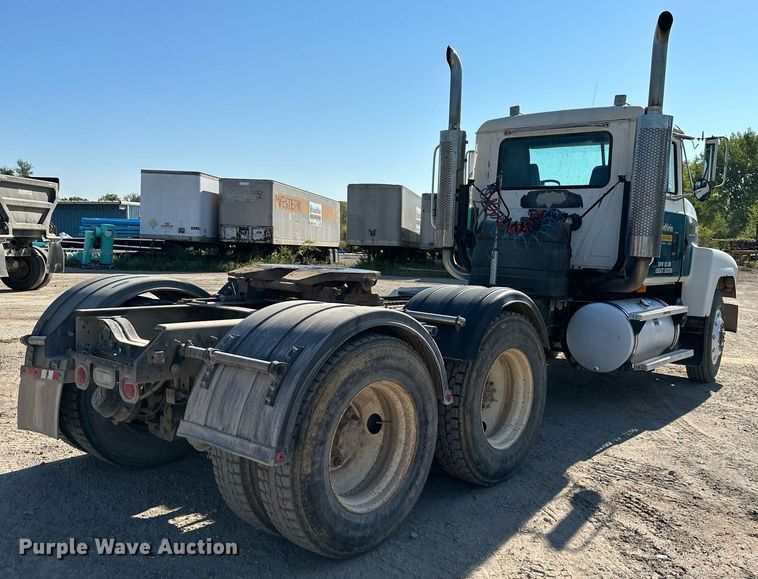 image for item DS2354 1998 Mack CH613  semi truck