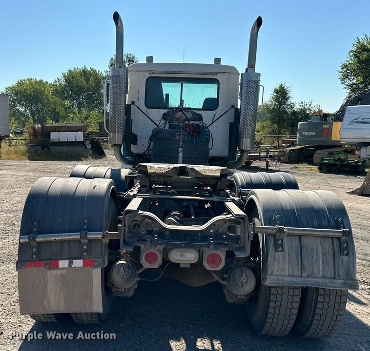 image for item DS2354 1998 Mack CH613  semi truck