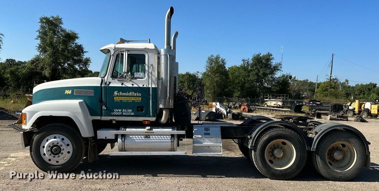 image for item DS2354 1998 Mack CH613  semi truck
