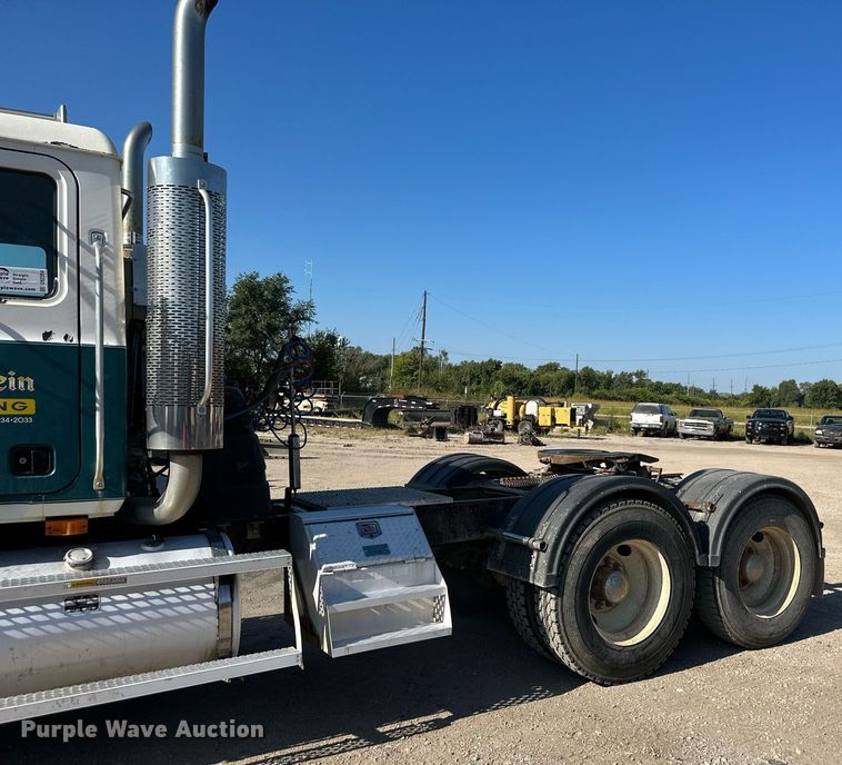 image for item DS2354 1998 Mack CH613  semi truck