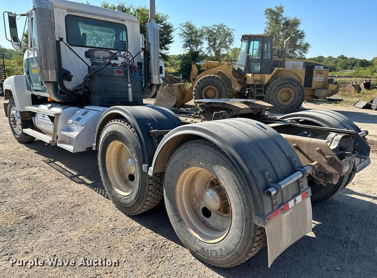 image for item DS2354 1998 Mack CH613  semi truck