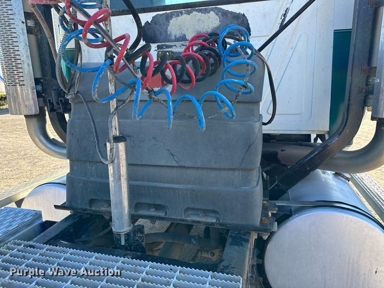 image for item DS2354 1998 Mack CH613  semi truck