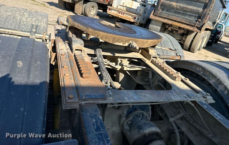 image for item DS2354 1998 Mack CH613  semi truck