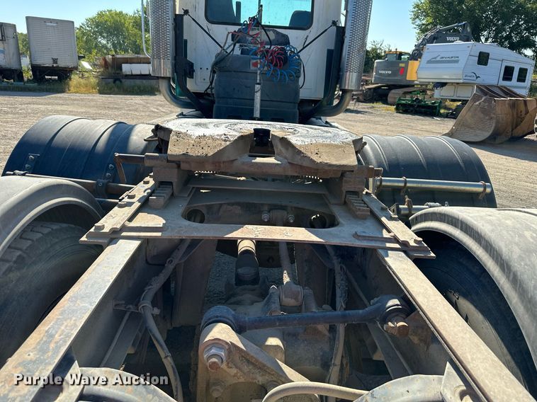 image for item DS2354 1998 Mack CH613  semi truck