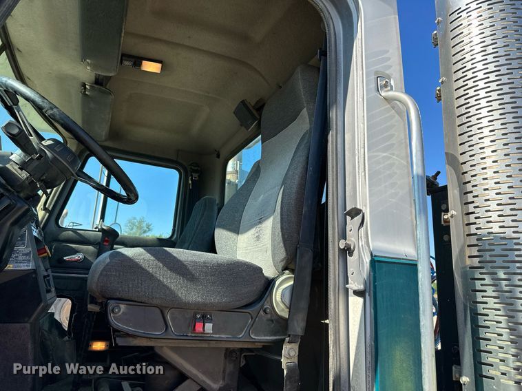 image for item DS2354 1998 Mack CH613  semi truck